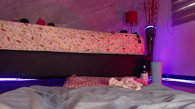 catmolly  online show from 04-16-26, 09:39