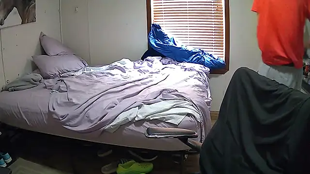 Snapshot of Muffdiver718 chatting on 03-14-25, 05:24 Muffdiver718 online show from 03-14-25, 05:24