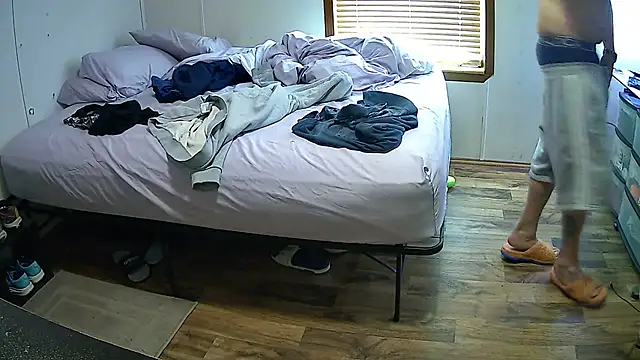 Snapshot of Muffdiver718 chatting on 03-18-25, 07:31 Muffdiver718 online show from 03-18-25, 07:31