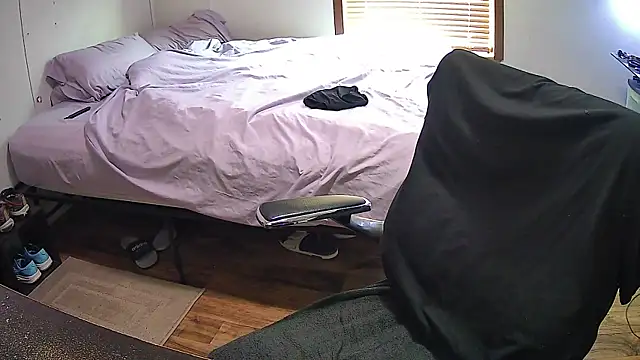 Snapshot of Muffdiver718 chatting on 03-19-25, 12:34 Muffdiver718 online show from 03-19-25, 12:34