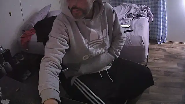 Snapshot of Muffdiver718 chatting on 03-20-25, 07:25 Muffdiver718 online show from 03-20-25, 07:25