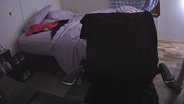 Snapshot of Muffdiver718 chatting on 03-20-25, 10:32 Muffdiver718 online show from 03-20-25, 10:32