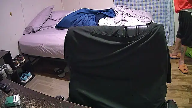 Snapshot of Muffdiver718 chatting on 03-21-25, 12:07 Muffdiver718 online show from 03-21-25, 12:07