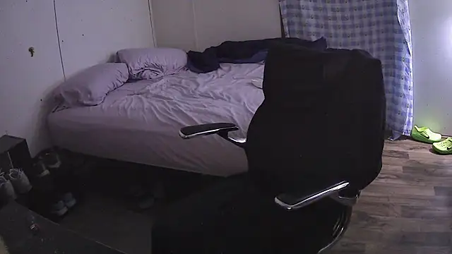 Snapshot of Muffdiver718 chatting on 03-21-25, 09:56 Muffdiver718 online show from 03-21-25, 09:56