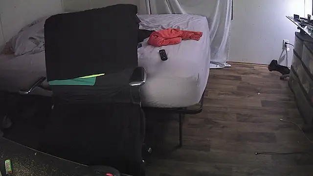 Snapshot of Muffdiver718 chatting on 09-28-25, 08:31 Muffdiver718 online show from 09-28-25, 08:31