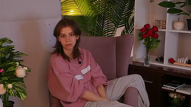 Snapshot of NormaCusson chatting on 03-14-25, 05:35 NormaCusson online show from 03-14-25, 05:35