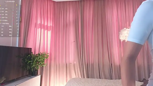 Snapshot of NormaCusson chatting on 09-16-25, 07:20 NormaCusson online show from 09-16-25, 07:20