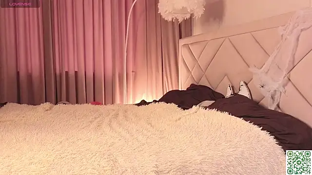 Snapshot of NormaCusson chatting on 11-01-25, 07:10 NormaCusson online show from 11-01-25, 07:10