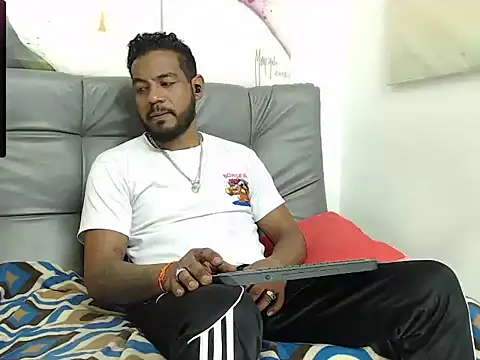 Snapshot of BladeFoxxx1 chatting on 09-13-25, 06:02 BladeFoxxx1 online show from 09-13-25, 06:02