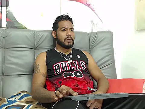 Snapshot of BladeFoxxx1 chatting on 09-17-25, 10:28 BladeFoxxx1 online show from 09-17-25, 10:28