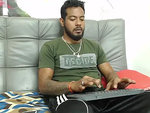 Snapshot of BladeFoxxx1 chatting on 09-26-25, 03:38 BladeFoxxx1 online show from 09-26-25, 03:38