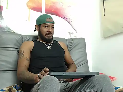 Snapshot of BladeFoxxx1 chatting on 09-29-25, 12:43 BladeFoxxx1 online show from 09-29-25, 12:43