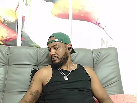 Snapshot of BladeFoxxx1 chatting on 10-15-25, 05:40 BladeFoxxx1 online show from 10-15-25, 05:40