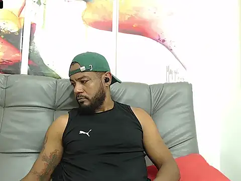 Snapshot of BladeFoxxx1 chatting on 10-17-25, 02:04 BladeFoxxx1 online show from 10-17-25, 02:04