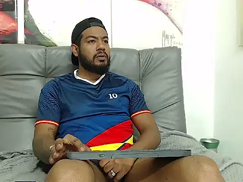 Snapshot of BladeFoxxx1 chatting on 11-11-25, 07:19 BladeFoxxx1 online show from 11-11-25, 07:19