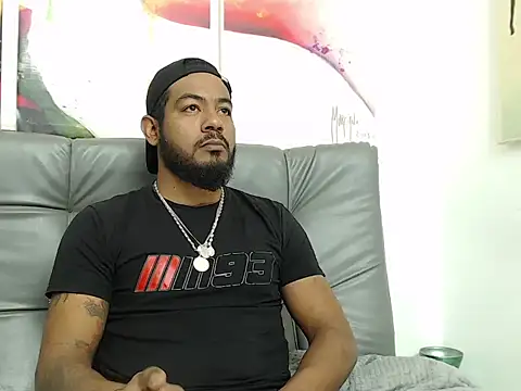 Snapshot of BladeFoxxx1 chatting on 11-22-25, 03:33 BladeFoxxx1 online show from 11-22-25, 03:33