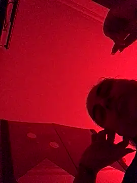 Veramaia online show from 11-19-25, 02:22