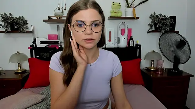 Snapshot of HaleyReedme chatting on 07-16-26, 07:03 HaleyReedme online show from 07-16-26, 07:03