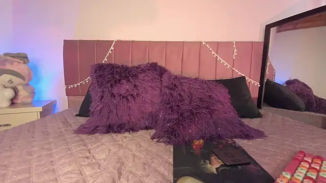 Snapshot of kitty-kryss chatting on 01-13-26, 05:40 kitty-kryss online show from 01-13-26, 05:40