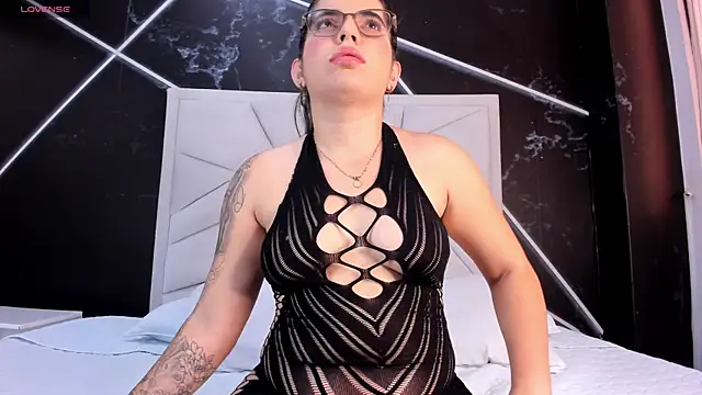 Snapshot of JulietSofia chatting on 05-28-26, 07:44 JulietSofia online show from 05-28-26, 07:44