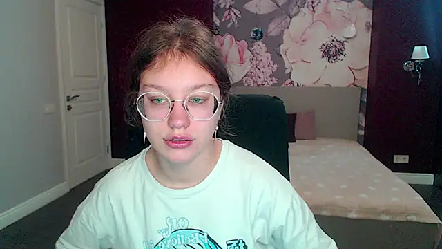 AngelinaLow online show from 03-19-25, 12:12