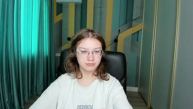 AngelinaLow online show from 10-30-25, 12:28