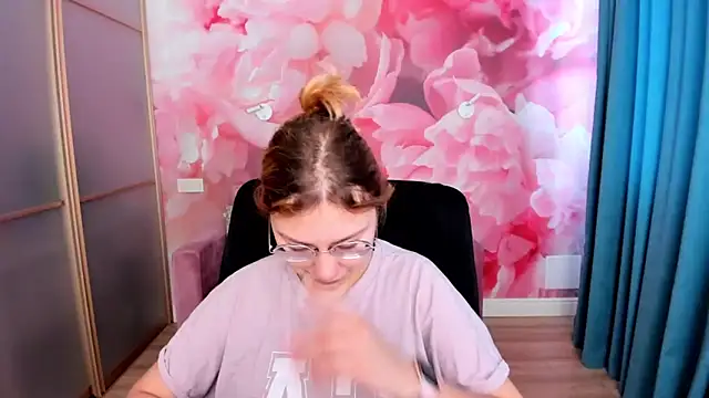 AngelinaLow online show from 03-06-26, 12:23