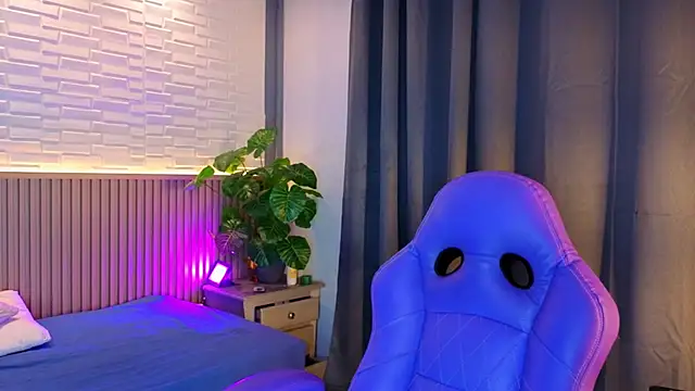 Snapshot of TiffanyWalk chatting on 11-08-25, 10:48 TiffanyWalk online show from 11-08-25, 10:48