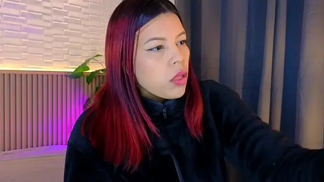 Snapshot of TiffanyWalk chatting on 11-11-25, 10:48 TiffanyWalk online show from 11-11-25, 10:48