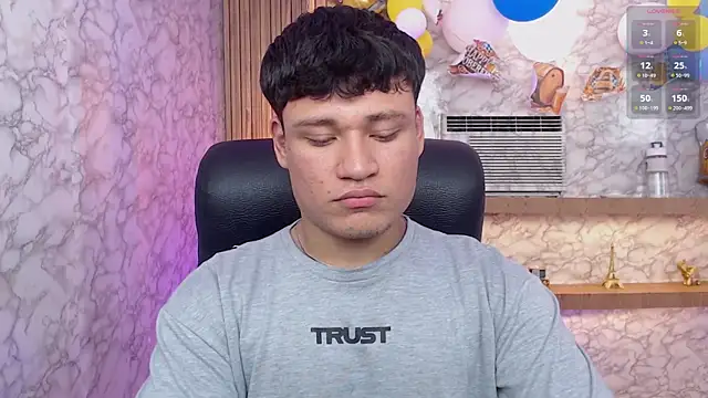 Snapshot of AndrewPeach_ chatting on 10-01-25, 08:48 AndrewPeach online show from 10-01-25, 08:48