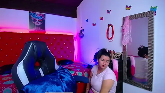 Snapshot of kriss_sweetboobs10 chatting on 11-25-25, 12:05 kriss sweetboobs10 online show from 11-25-25, 12:05