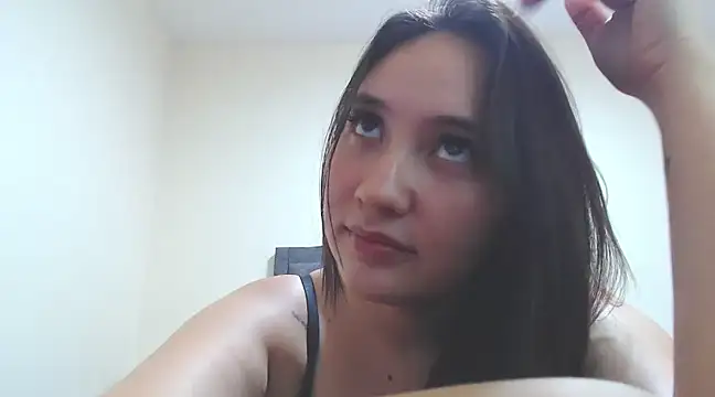 Snapshot of michellrouses chatting on 03-17-25, 03:07 michellrouses online show from 03-17-25, 03:07