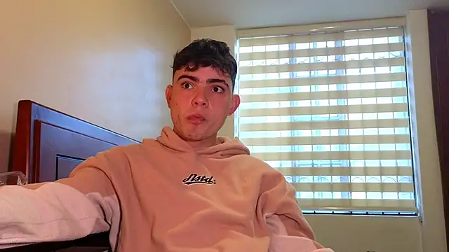 Snapshot of lukeboyce33 chatting on 09-15-25, 10:21 lukeboyce33 online show from 09-15-25, 10:21