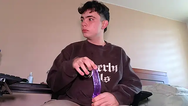 Snapshot of lukeboyce33 chatting on 09-16-25, 01:56 lukeboyce33 online show from 09-16-25, 01:56