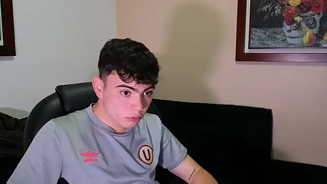 Snapshot of lukeboyce33 chatting on 09-17-25, 11:39 lukeboyce33 online show from 09-17-25, 11:39