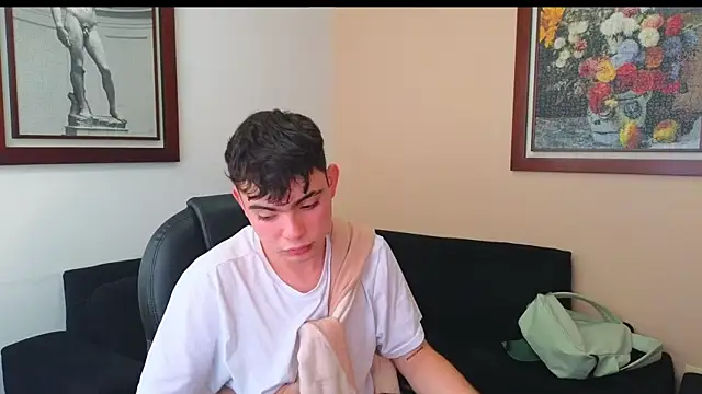 Snapshot of lukeboyce33 chatting on 09-24-25, 09:40 lukeboyce33 online show from 09-24-25, 09:40