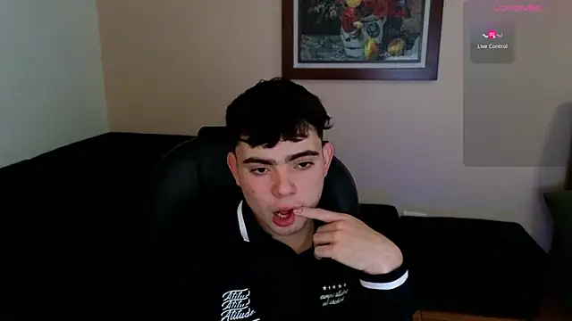 lukeboyce33 online show from 04-17-26, 10:46