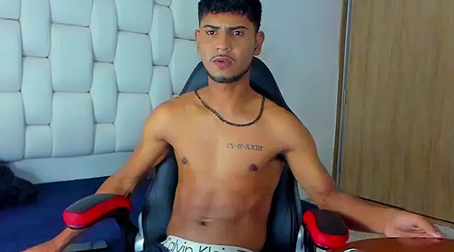 Snapshot of FelipeBrais chatting on 03-18-25, 08:59 FelipeBrais online show from 03-18-25, 08:59