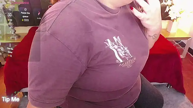 Snapshot of ailyn_maury chatting on 06-17-26, 01:34 ailyn maury online show from 06-17-26, 01:34