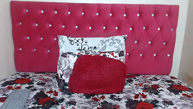 Snapshot of LUNAx02 chatting on 03-21-25, 12:51 LUNAx02 online show from 03-21-25, 12:51