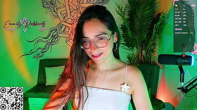 Snapshot of Emmi_Roberts chatting on 04-25-26, 11:35 Emmi Roberts online show from 04-25-26, 11:35