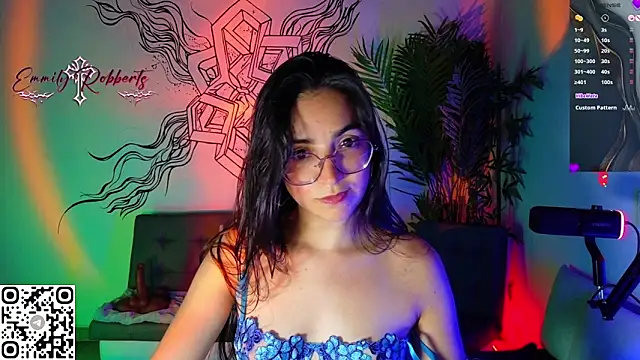 Snapshot of Emmi_Roberts chatting on 05-02-26, 01:32 Emmi Roberts online show from 05-02-26, 01:32