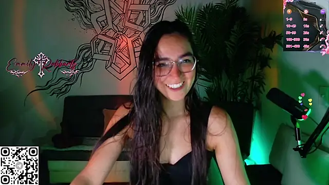 Snapshot of Emmi_Roberts chatting on 05-12-26, 11:57 Emmi Roberts online show from 05-12-26, 11:57