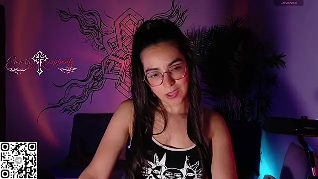 Snapshot of Emmi_Roberts chatting on 05-19-26, 01:00 Emmi Roberts online show from 05-19-26, 01:00