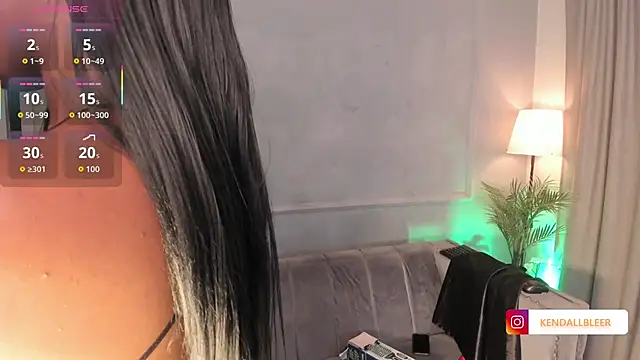 Kendallbleer online show from 10-16-25, 01:17