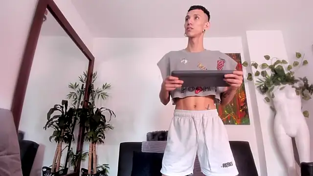 Snapshot of Giotrashy chatting on 03-20-25, 08:08 Giotrashy online show from 03-20-25, 08:08