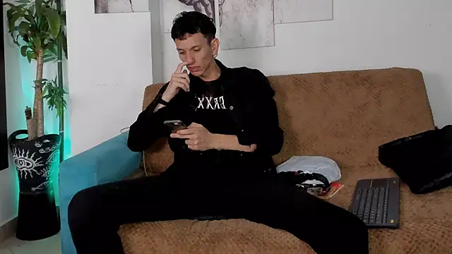 Snapshot of Giotrashy chatting on 12-17-25, 12:16 Giotrashy online show from 12-17-25, 12:16