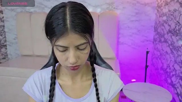 Snapshot of _Kitty_v chatting on 02-11-26, 01:05 Kitty v online show from 02-11-26, 01:05