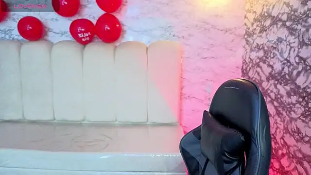 Snapshot of _Kitty_v chatting on 02-16-26, 01:18 Kitty v online show from 02-16-26, 01:18