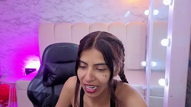 Snapshot of _Kitty_v chatting on 02-27-26, 01:16 Kitty v online show from 02-27-26, 01:16